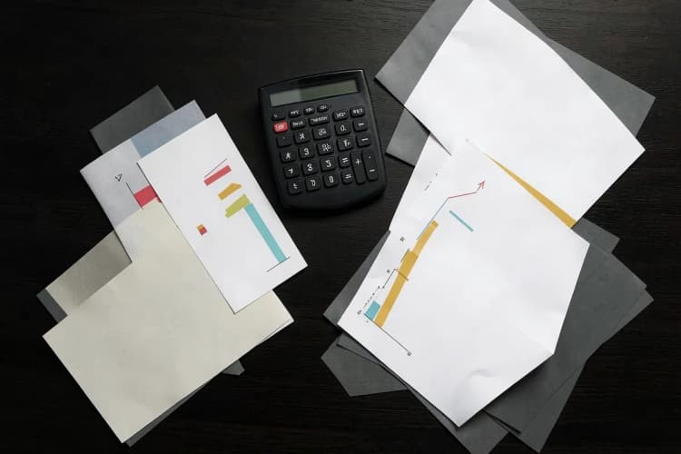 Cálculo de custos de agência de marketing com calculadora e gráficos