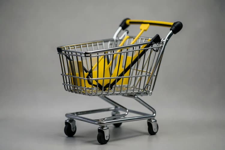 Um carrinho de compras estilizado com um gráfico de crescimento saindo dele, simbolizando vendas online.